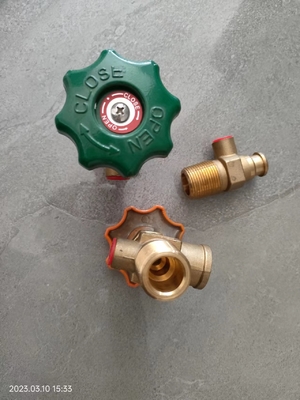 주문 LPG 가스 용기를 다시 채우기 위한 놋쇠로 만든 LPG 자폐 밸브 online manufacture